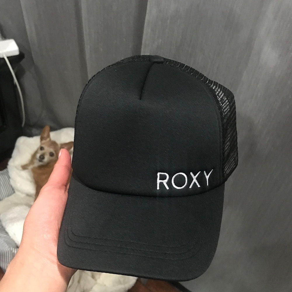 Black ‘Roxy’ SnapBack hat